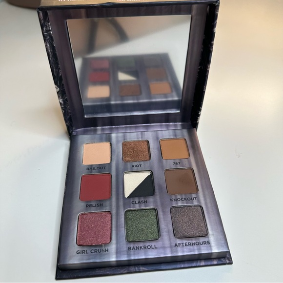 Urban Decay Troublemaker Eyeshadow Palette - Picture 12 of 14